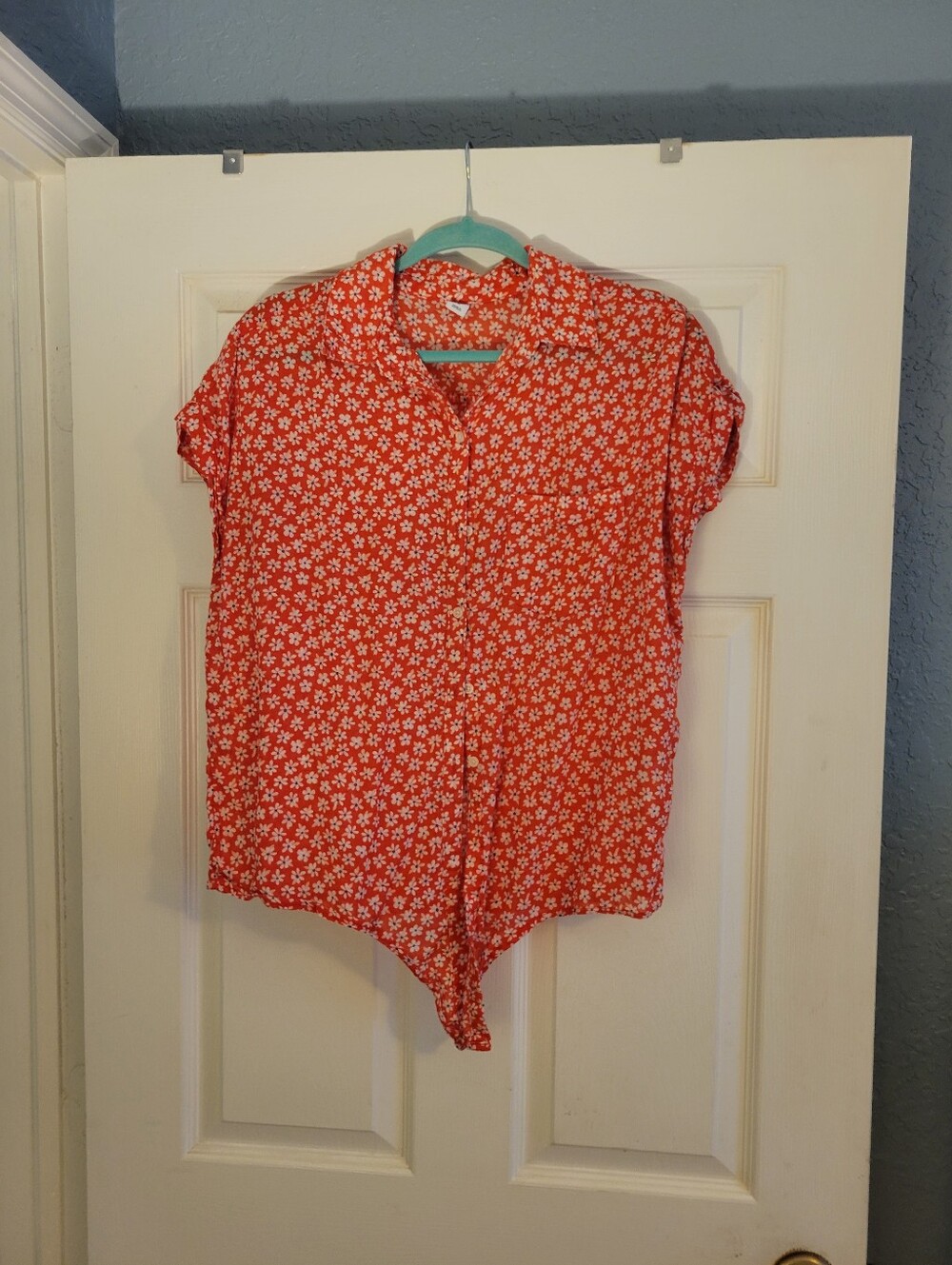 Old Navy Red Floral Tie Front Button Up Blouse Size Medium Linen Blend